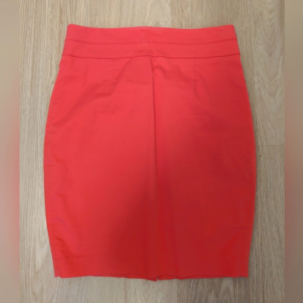 Bebe coral skirt